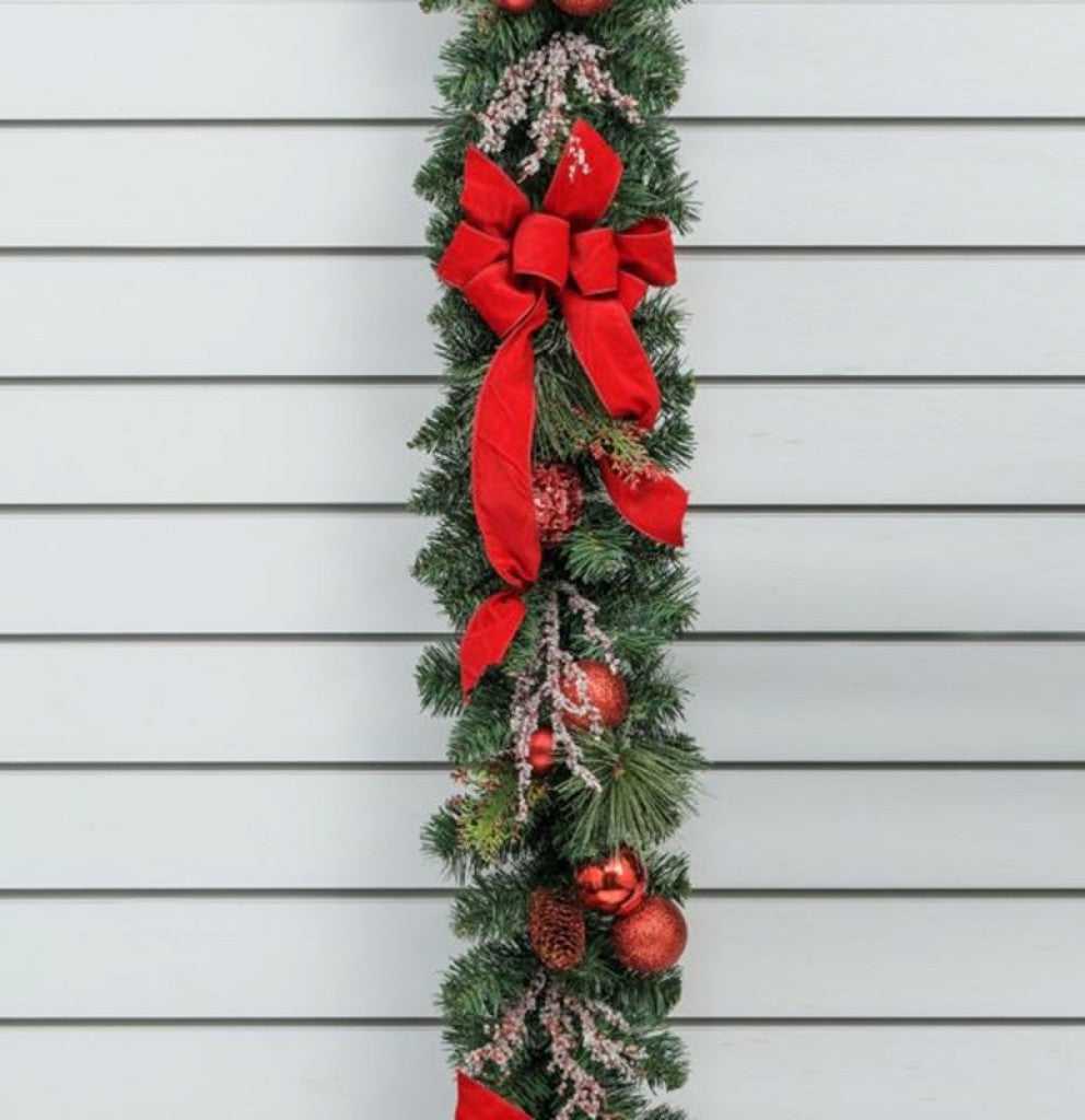 180cm Velvet Ribbon/Ball Garland Red