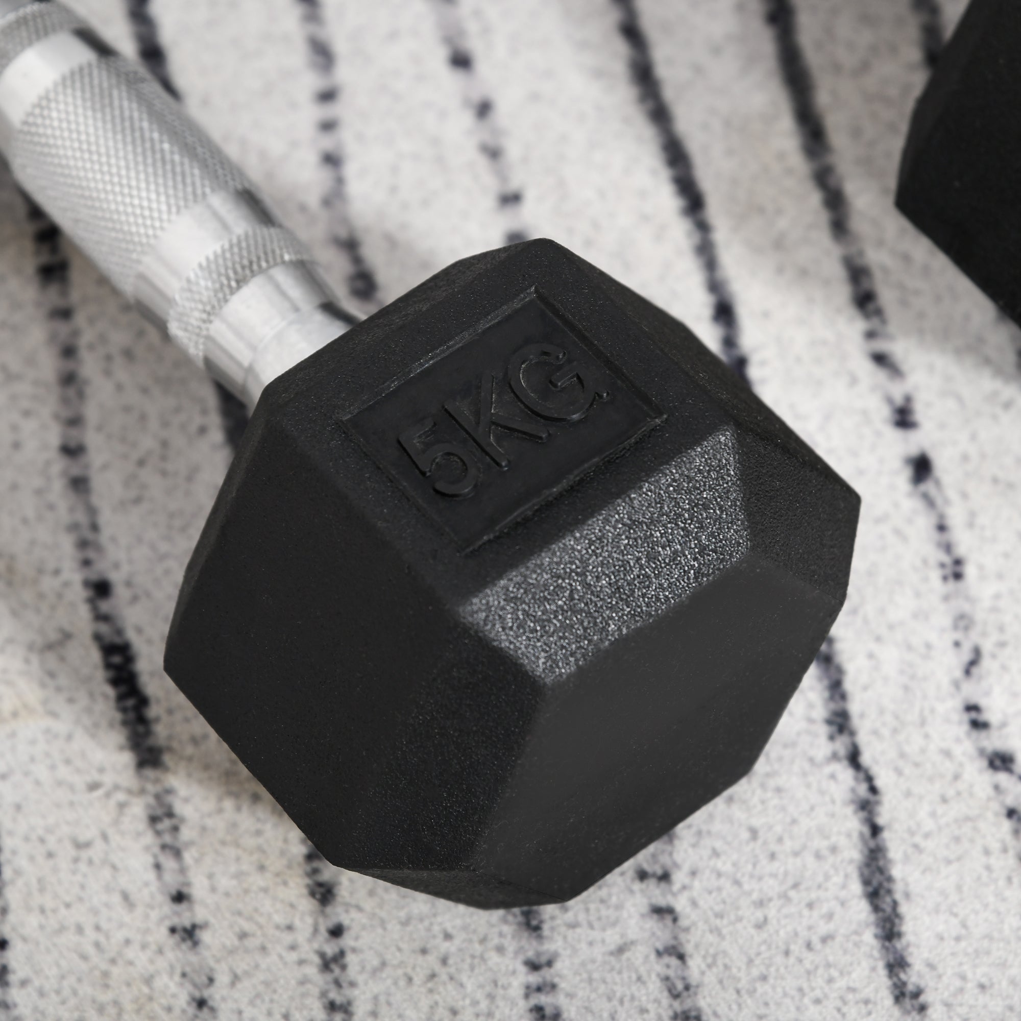 Hexagon dumbbells, set of 2, 2x5 kg, cast iron with rubber coating, black